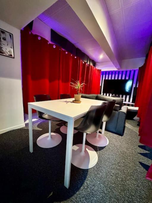 Experience Cinema Immersif Dans Appartement Renove Pres De Montmartre Paris Exterior photo
